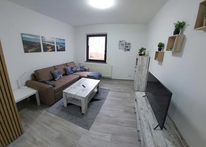 Ganze Ferienwohnung 5 Km Von Erfurt, Mit Kaffeevollautomat, Tv, Wlan, Boxspringbett, Schlafsofa Und Einkaufsmoeglichkeiten, Sehr Gute Anbindung Zur A71 Und A4, Kostenloser Oeff Parkplatz Fuer Pkw Und Transporter