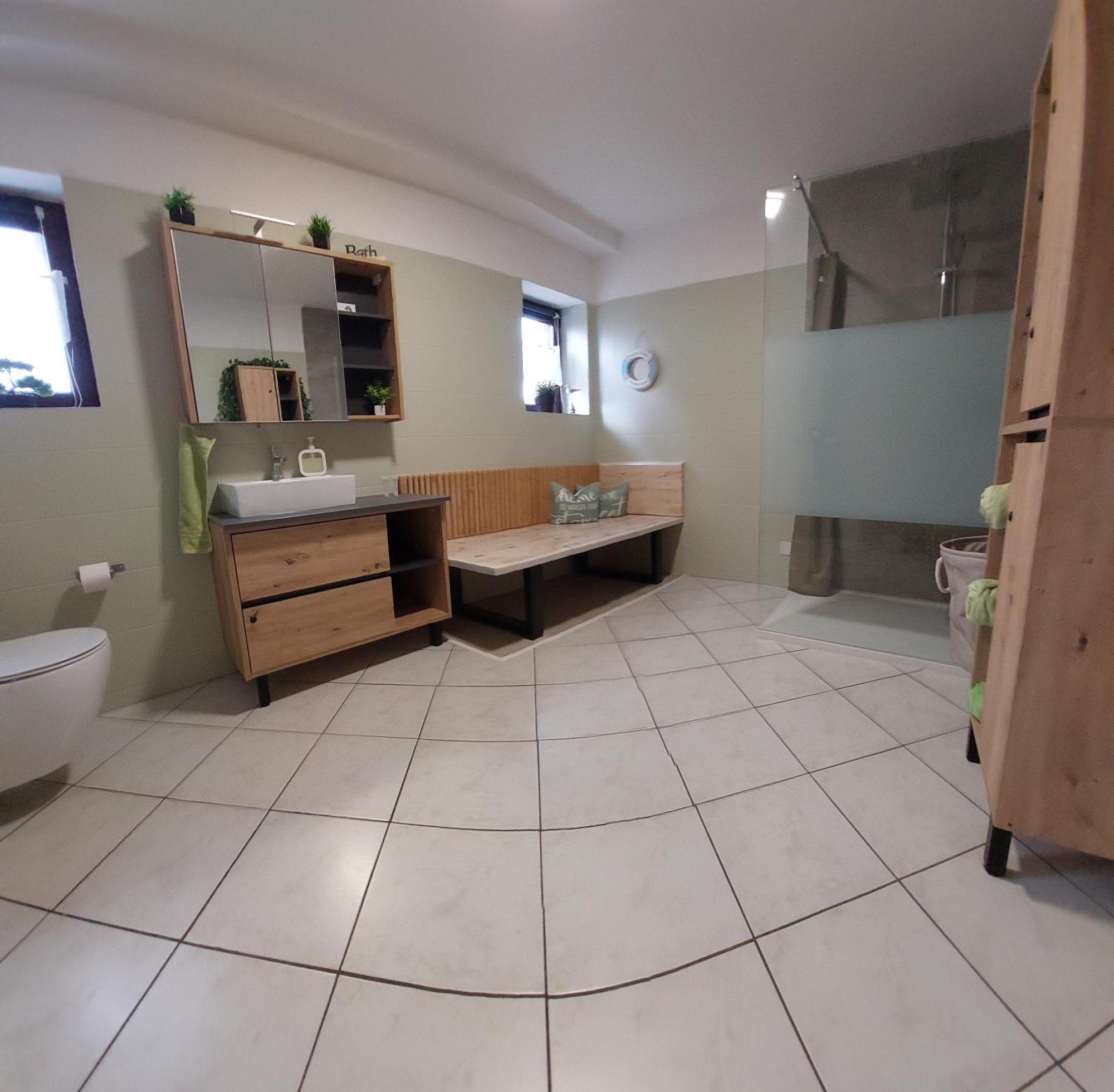 Apartment Modernes Appartement: Erfurt Autobahn Oasis